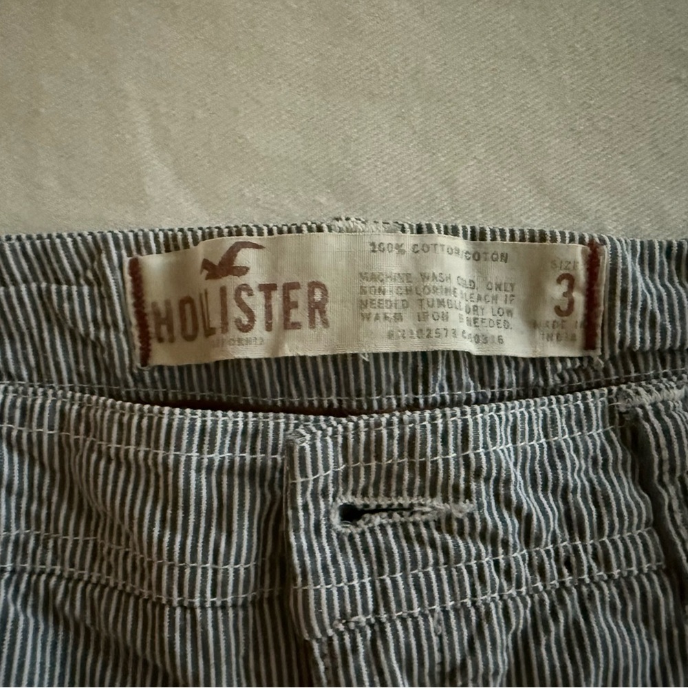 Hollister Blue and White (searsucker)Shorts Classic Style. - Picture 7 of 7